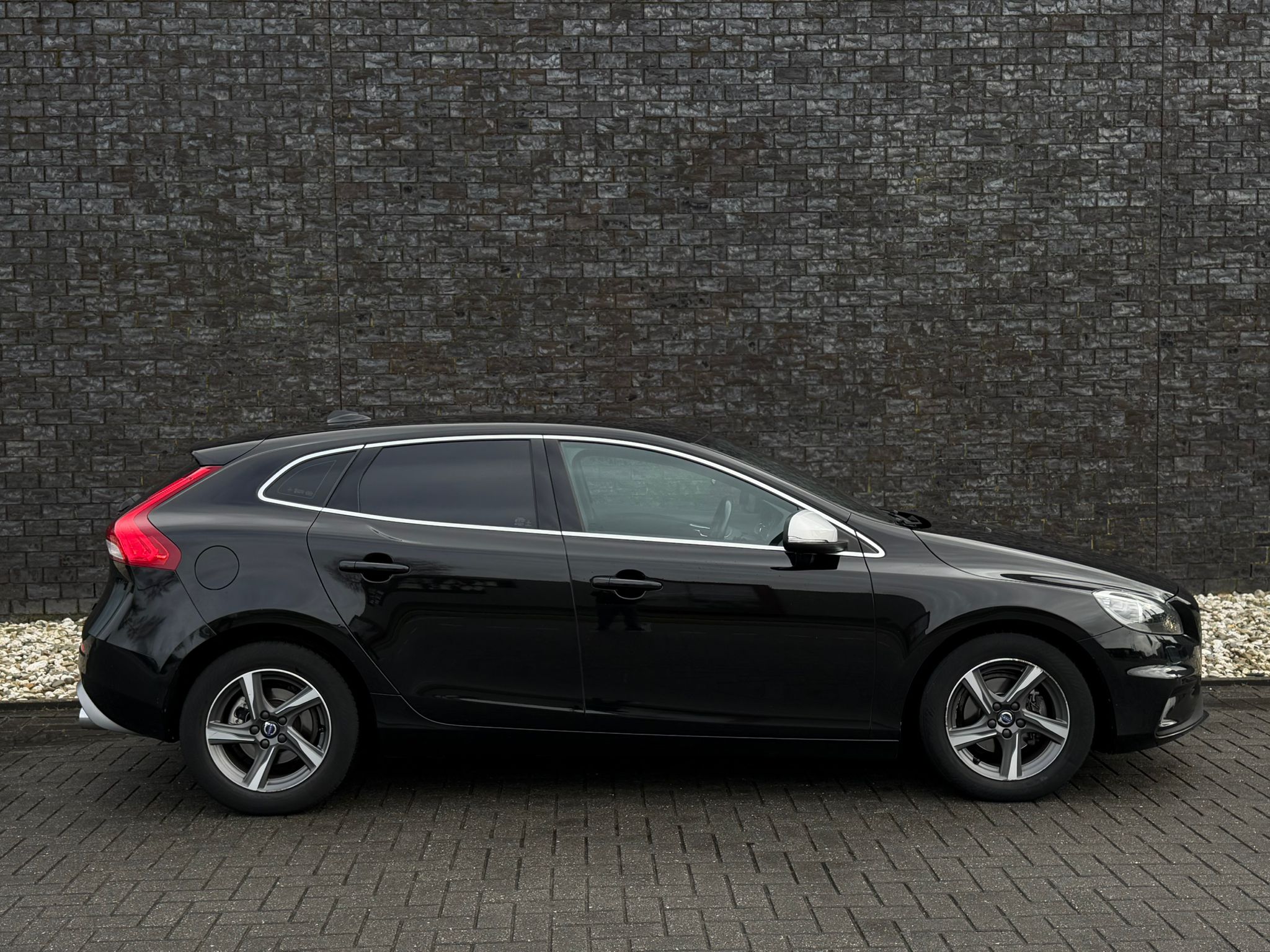 Volvo V40 D2 R-Design thumbnail 4